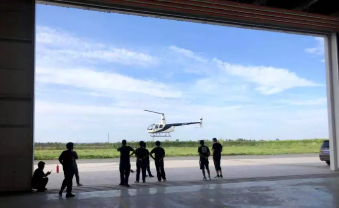 美之邦 三門(mén)峽 警航 直升機(jī)交付 美之邦完成三門(mén)峽警航R44直升機(jī)交機(jī)